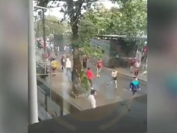 Herido de bala en enfrentamiento entre barras de Cerro antes del superclásico · Radio Monumental 1080 AM
