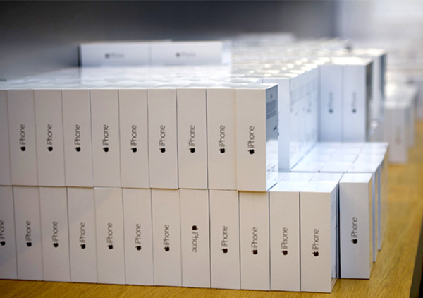 Sin pistas de los delincuentes que roban 250 celulares de alta gama - La Clave