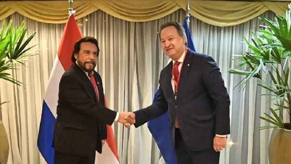 Vicepresidente de El Salvador arriba al país para traspaso presidencial