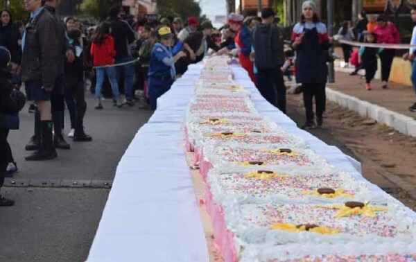 Con torta de 100 metros festejaron el Día del Niño en Villarrica – Prensa 5