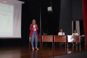 Parlamentarios altoparanaenses se comprometen en apoyar y gestionar reivindicaciones de docentes de la UNE