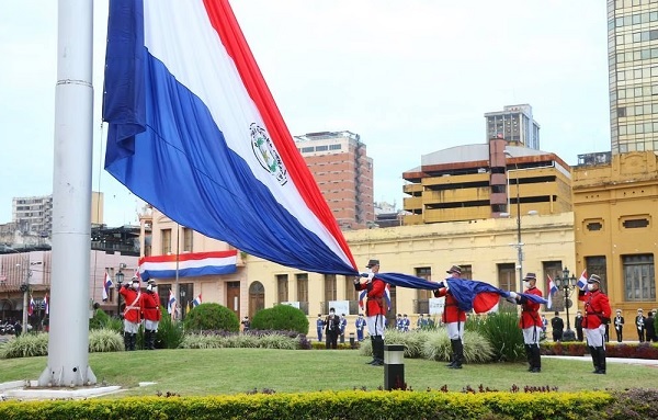 La evolución de la Bandera Paraguaya: Un símbolo de 211 años