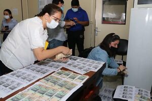 Confirman condenas a funcionarios fiscales por tráfico de influencias - Policiales - ABC Color
