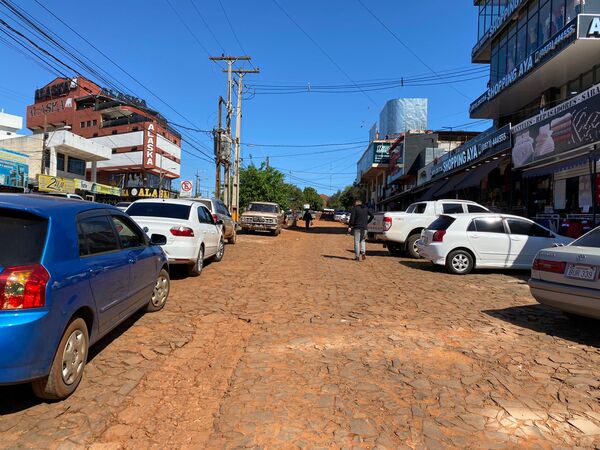 Comienza la construcción de empedrado en la calle colectora del Circuito Comercial de Encarnación