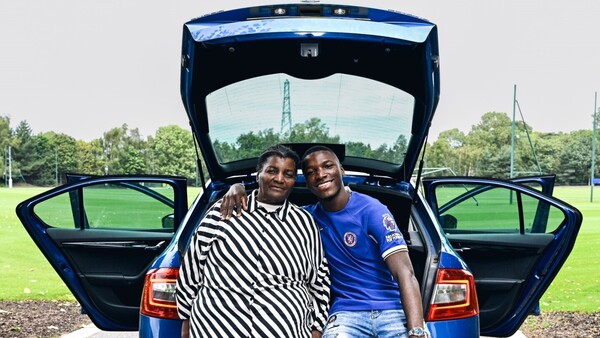 El Chelsea hace oficial el fichaje del ecuatoriano Moisés Caicedo