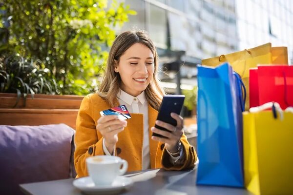 Recompensas y beneficios potencian el uso de las tarjetas de crédito - Negocios - ABC Color