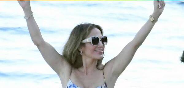 JLo muestra su tremenda retaguardia en biquini