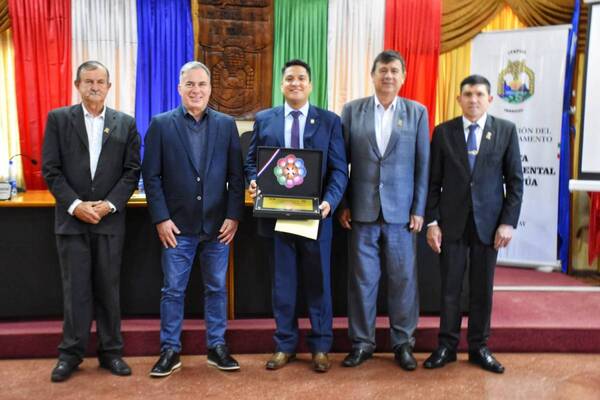 RECONOCEN A CHRISTIAN RÍOS POR SU GRAN DESEMPEÑO COMO GOBERNADOR DE ITAPÚA