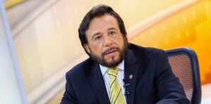 El Vicepresidente salvadore帽o, F茅lix Ulloa lleg贸 a Paraguay para el acto de juramentaci贸n de Santiago Pe帽a - Revista PLUS