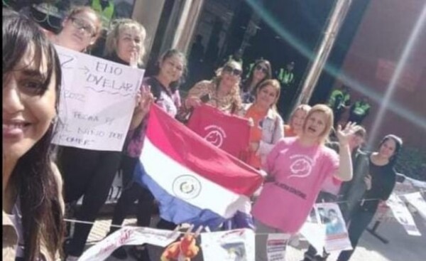 "Mamás Leonas" repudian burocracia para prestación alimentaria