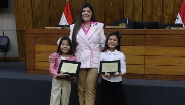 Pequeñas actrices de la serie de Marilina recibieron un reconocimiento por usar el guaraní