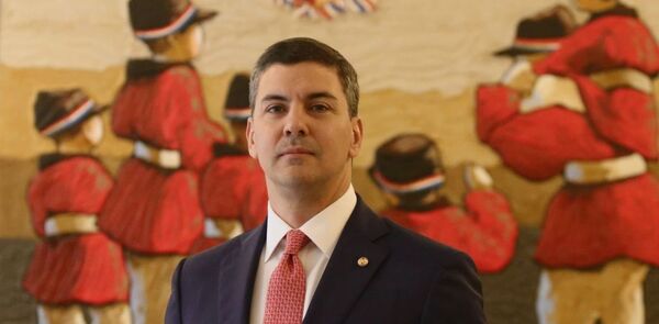 Paraguay se prepara para el ascenso al poder del economista Santiago Pe帽a - Revista PLUS