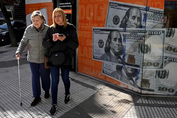 Gremios evalúan como positivo para el Paraguay que Argentina dolarice su economía - Economía - ABC Color