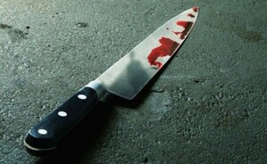 Piden juzgamiento de mujer que atacó con cuchillo a su pareja