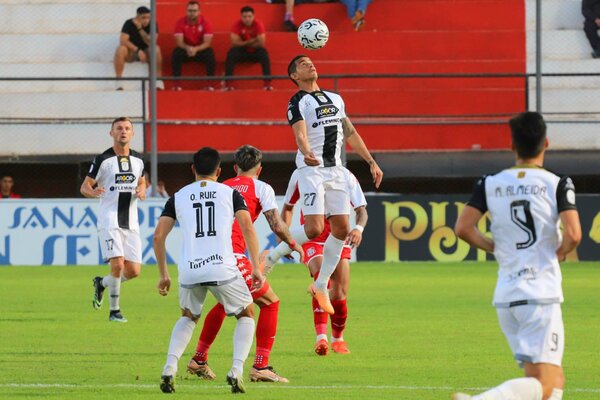 Sin goles pero con un expulsado por lado | 1000 Noticias