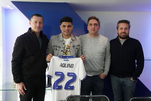 Aquino es presentado en Vélez tras su salida de Cerro - trece