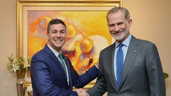 Peña se reúne con rey de España y delegaciones extranjeras en Mburuvicha Róga