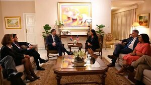 Presidente electo recibe dignatarios y delegaciones antes de asumir mando - Política - ABC Color