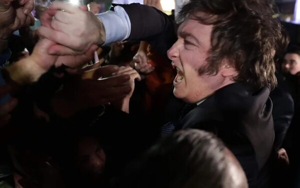 Negativa reacción en mercados por sorpresivo triunfo de Javier Milei en primaria argentina - Mundo - ABC Color