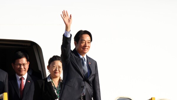 Taiwán no detecta aún respuesta militar china por las escalas de su vicepresidente en EEUU