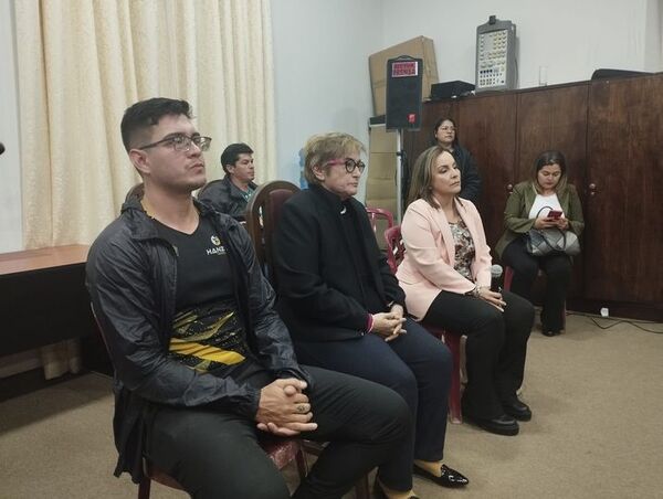 Dirigentes de comparsas de los Carnavales Guaireños 2023 presentes ante el pleno de la Junta Municipal.