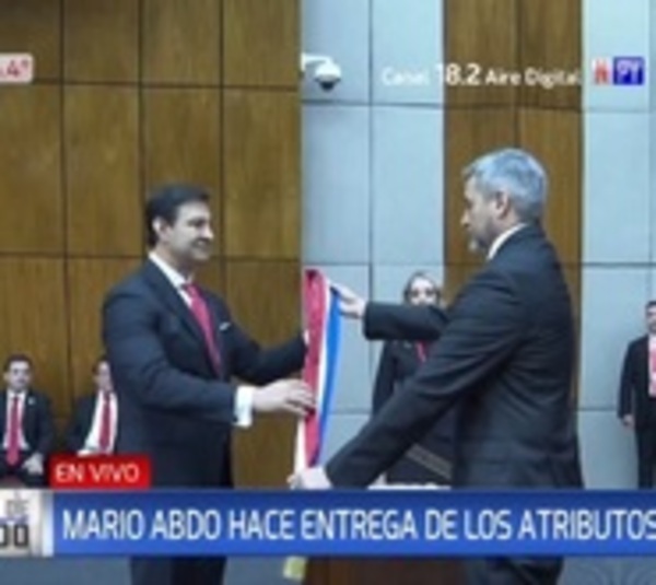 Abdo entrega sus atributos presidenciales y ya es exmandatario - Paraguay.com
