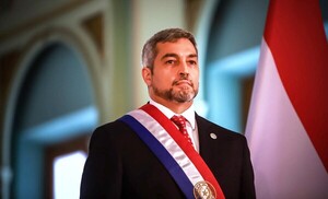 Abdo entrega atributos presidenciales y queda como expresidente del Paraguay •