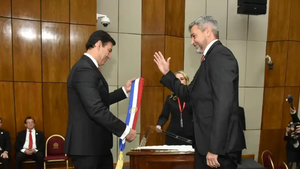 Marito entregó los atributos y dejó de ser presidente - Noticiero Paraguay