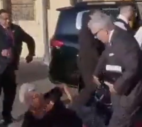 Madre de Santiago Peña sufrió una caída en su llegada a Asunción