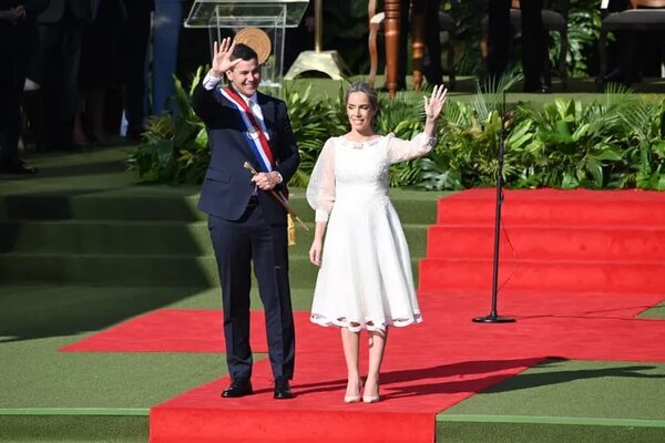Traje con inspiración nacional: artesana itaugüeña confeccionó vestido de la Primera Dama - Nacionales - ABC Color