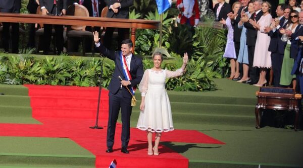 Santiago Peña juró y es el nuevo presidente del Paraguay hasta el 2028 - La Clave