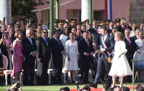 Santiago Peña luce banda presidencial confeccionada en ñandutí – Prensa 5