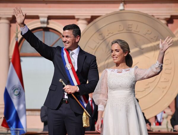 Santiago Peña asume la presidencia del país con un llamado al diálogo y al desarrollo · Radio Monumental 1080 AM