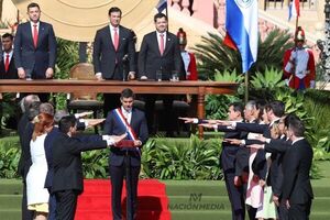 Diario HOY | Juraron los nuevos ministros del gabinete de Peña
