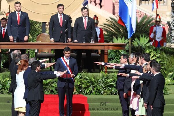 Diario HOY | Juraron los nuevos ministros del gabinete de Peña