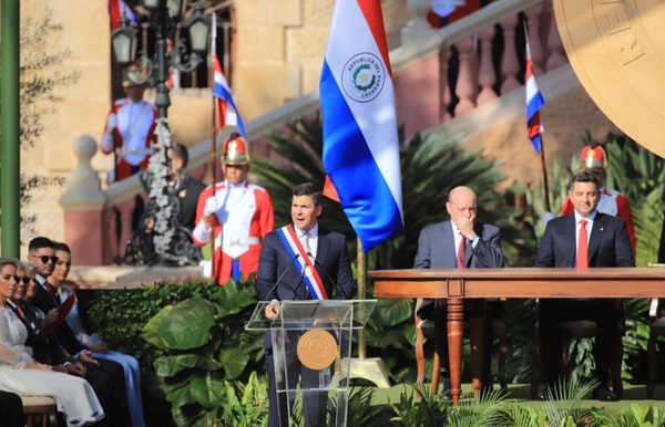 Nuevo presidente prometió trabajar incansablemente por el bienestar de la nación