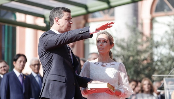 Peña asume compromiso “con honor y responsabilidad”