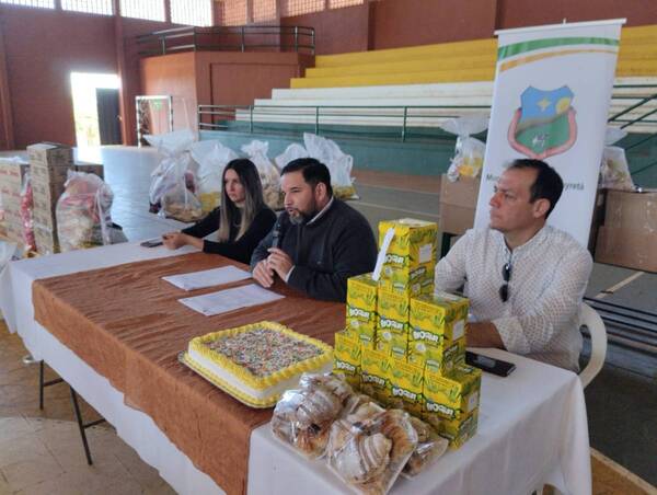 COMUNA DE CAMBYRETÁ DISTRIBUYÓ MERCADERÍAS PARA EL FESTEJO POR EL DÍA DEL NIÑO