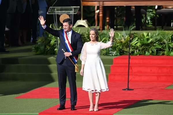 ¡Mirá los looks de la asunción al mando! - Gente - ABC Color