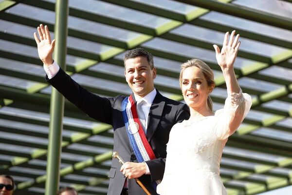 Santiago Peña asume como nuevo presidente de Paraguay •