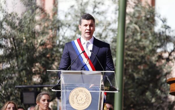 Santiago Peña, nuevo presidente de los paraguayos •