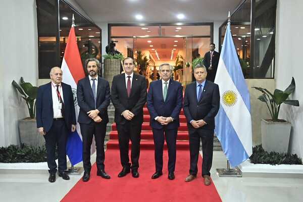 Cobro de peaje en hidrovía: seguirán conversando, dice presidente argentino | 1000 Noticias