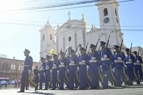 Exmandatarios acompañan ceremonia del tedeum en la Catedral - Política - ABC Color