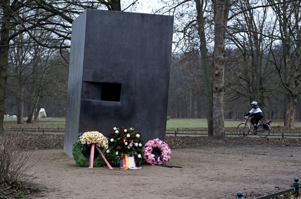 Diario HOY | Vandalizan en Berlín monumento en memoria de homosexuales perseguidos por el nazismo