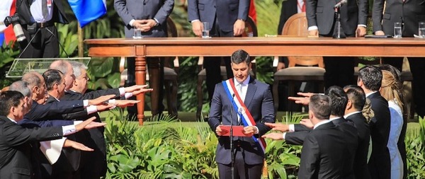 Juraron los nuevos ministros del Poder Ejecutivo - trece