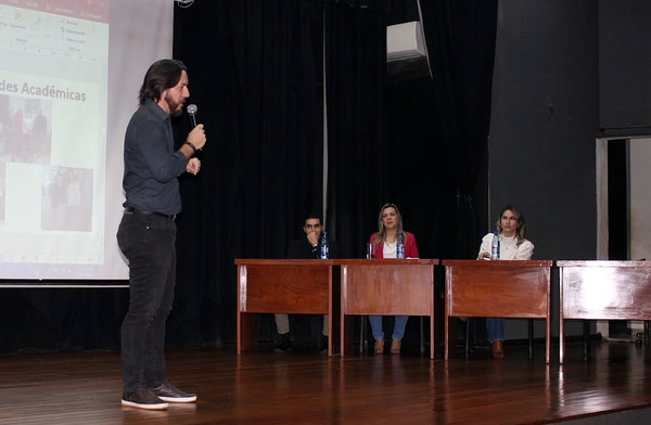 Debaten con docentes sobre nivelación salarial y escalafón - La Clave