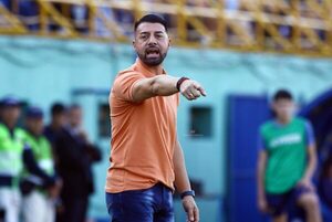 Versus / La opinión de Julio Cáceres sobre Francisco Arce y Diego Gavilán