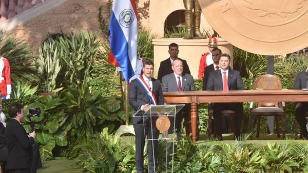 Modernizar educación, 500 mil empleos más y agradecimiento a Cartes: Los ejes del discurso del presidente
