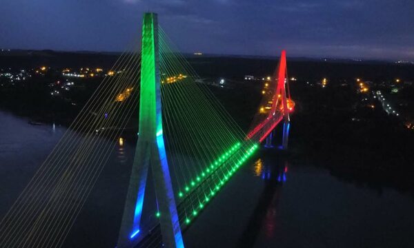 Puente de la Integración se iluminará nuevamente hoy en honor a la asunción del Presidente Peña