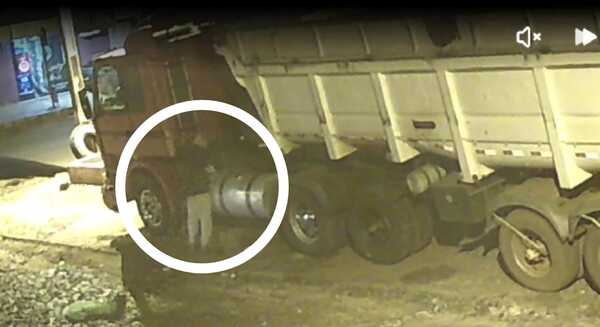 Capturan a ladrón de baterias de camiones pesados - Oasis FM 94.3